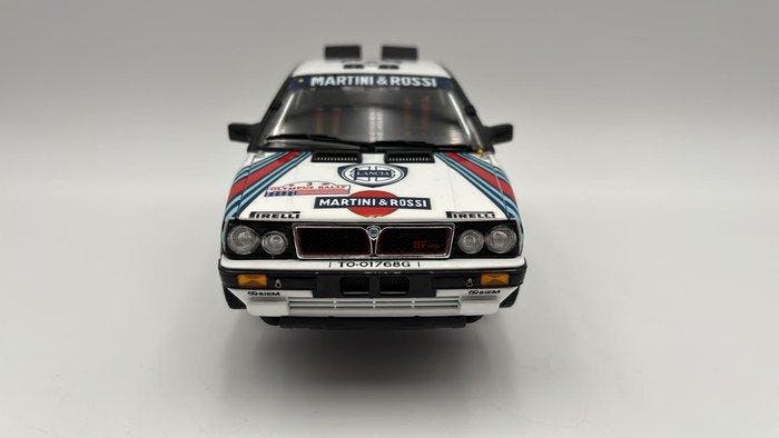 Kyosho 1:18 - Modelauto - Lancia Delta HF 4WD Olympus 1987 -, Hobby en Vrije tijd, Modelauto's | 1:5 tot 1:12