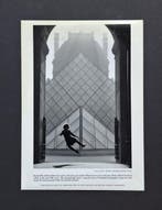James L. Stanfield - Entrée du Passage Richelieu, Le Louvre,