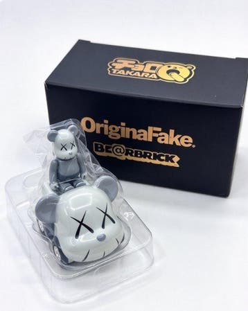 Kaws (1974) - OriginalFake BE@RBRICK Car