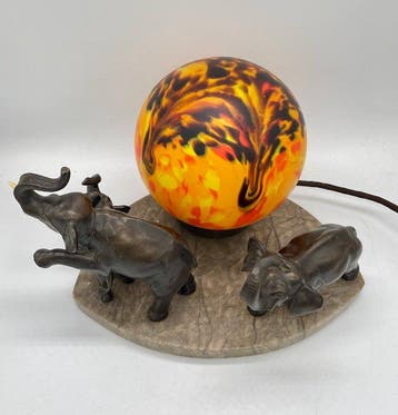 Tafellamp - Zinklegering, Glas - Art-deco lamp met olifant
