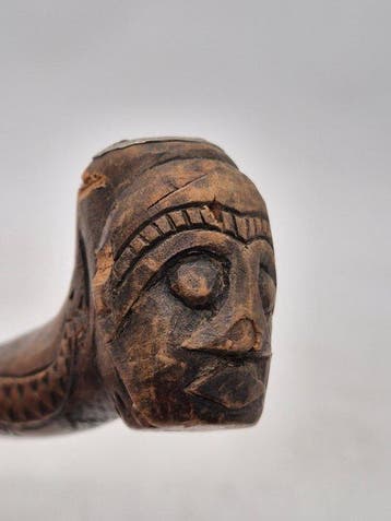 Afrikanische Stammeskunst – Handgeschnitzte Pfeife mit, Nieuw