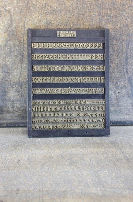 Drukblokken - Nederland - Een volledig alfabet kapitalen, Antiquités & Art, Art | Objets design