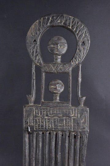 Houten kam op een metalen sokkel - Ashanti - Ghana