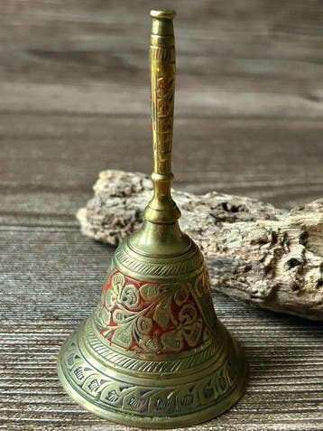 Decoratieve bel - handbel - India - Handgegraveerde emaille, Antiek en Kunst