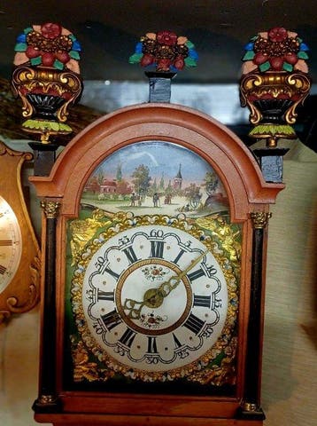 Horloge à queue frisonne - Antique - Laiton moulé, Chêne -