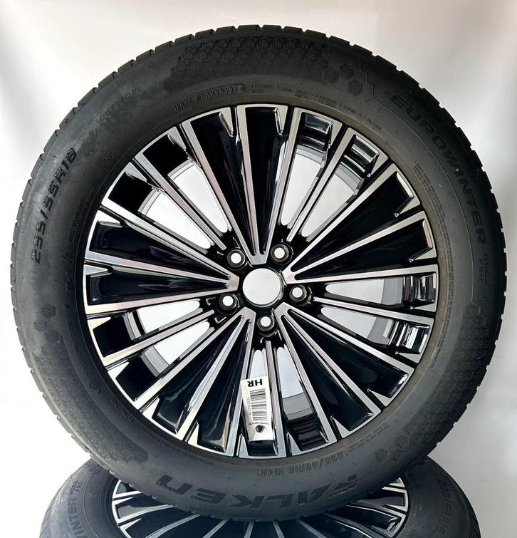 Volkswagen Tiguan Tayron | 18 inch Velgen + Winterbanden, Auto-onderdelen, Banden en Velgen, 18 inch, Winterbanden, 235 mm, Personenwagen