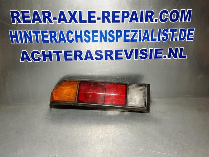 Achterlicht links Opel Manta B met zwarte rand, merk Hella., Autos : Pièces & Accessoires, Carrosserie & Tôlerie, Envoi