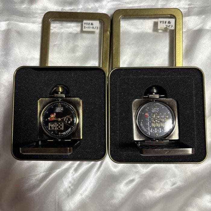 Super Mario - 2 pocket watches - Nintendo -Super Famicom, Games en Spelcomputers, Spelcomputers | Overige Accessoires