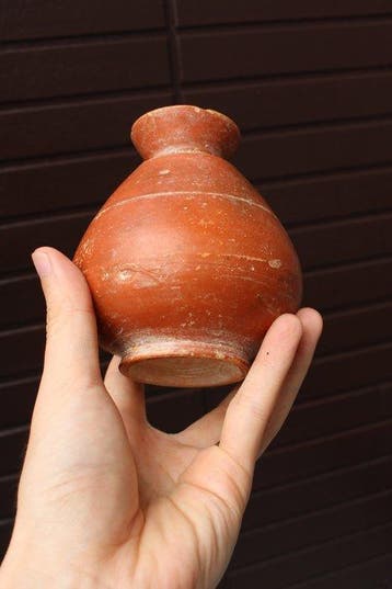 Oud-Romeins Terracotta kruik met gedraaid handvat - 12 cm