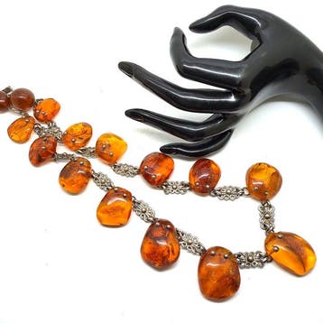 Oud halsband met natuurlijk Baltisch barnsteen in