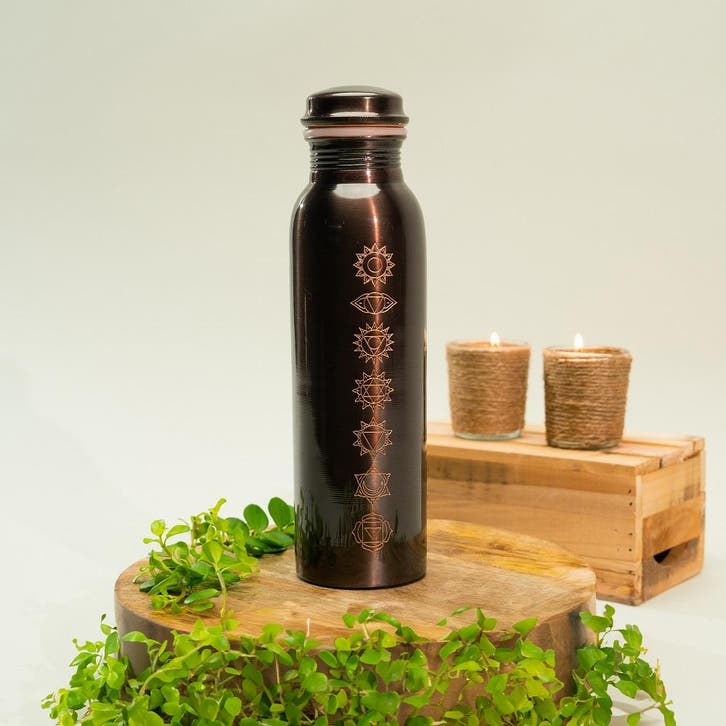 Puur Koperen Waterfles 7 Chakras Antique ± 1 liter, Sports & Fitness, Produits de santé, Wellness & Bien-être, Enlèvement ou Envoi
