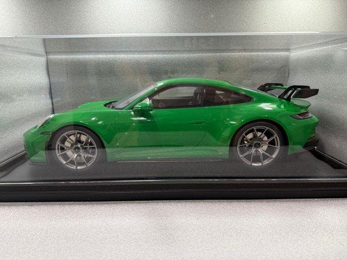 GT Spirit 1:8 - Modelauto - Porsche 911 GT3 RS (992), Hobby en Vrije tijd, Modelauto's | 1:5 tot 1:12