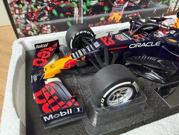 Minichamps 1:18 - Voiture de course miniature - Max