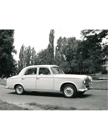 1958 PEUGEOT 403 BERLINE PERSFOTO