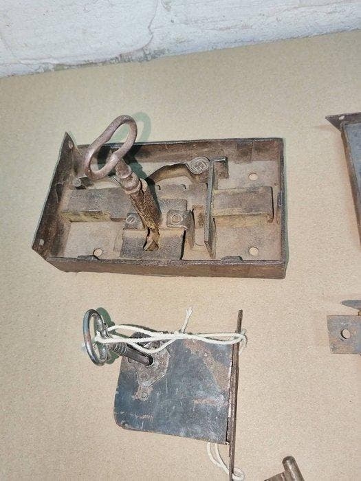 Deurbeslag - Collection of Antique Iron Door Locks and, Antiquités & Art, Curiosités & Brocante