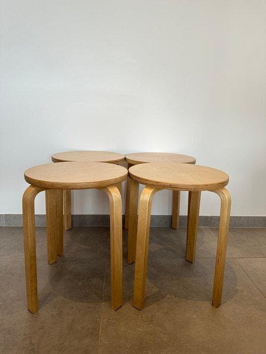 IKEA - Kruk - Frosta - Berkenhout - Vier Kleine Kruisen,, Antiquités & Art, Antiquités | Meubles | Chaises & Canapés