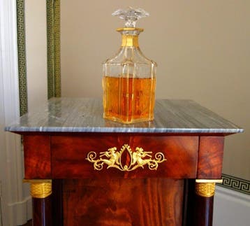 Baccarat - Karaf - flacon à Cognac taillé, gravé et doré -, Antiek en Kunst
