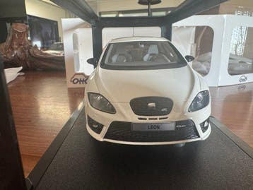 Otto Mobile 1:18 - Modelauto - Seat Leon Cupra MK2, Nieuw