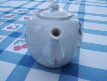 MING - Theepot - Personage luitspeelster - Keramiek