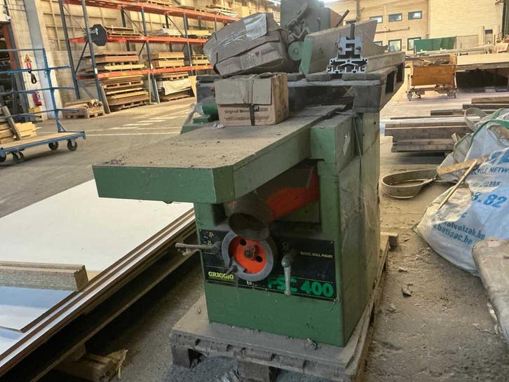 Online veiling - Griggio FSC 400 Kantelspilfreesmachines, Articles professionnels, Machines & Construction | Travail du bois, Enlèvement