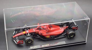 Bburago 1:18 - Modelauto - Bburago - FERRARI SF 23 C., Nieuw