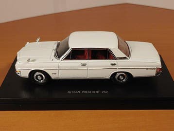 Ebbro 1:43 - Model sedan - Nissan President 252 V8-motor, Nieuw
