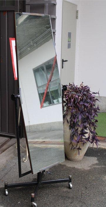 Wandspiegel - Glas, IJzer - Spiegel uit de kleermakerij,, Antiek en Kunst, Kunst | Designobjecten