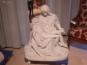 Pietà-beeld van Carrara-marmer
