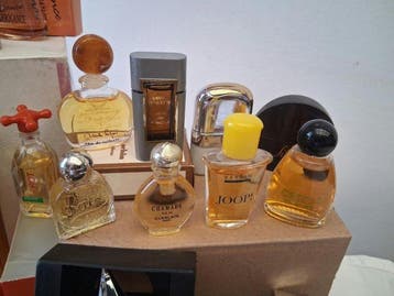 Themacollectie - Verzameling van 40 parfumminiaturen -