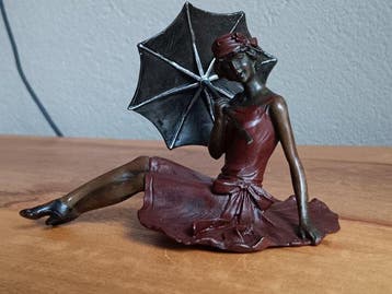 naar bergman - Beeldje, singing in the rain - 12 cm - Koud