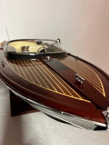 Riva RIVA version Aquariva 67 cm Luxe en bois 1:12 -