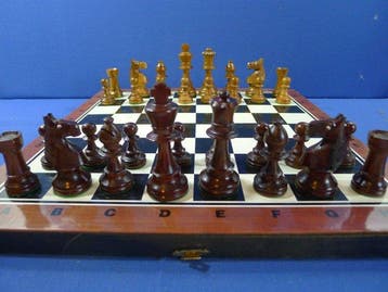 Jeu déchecs type LARDY cavaliers yeux en verre King 85 mm