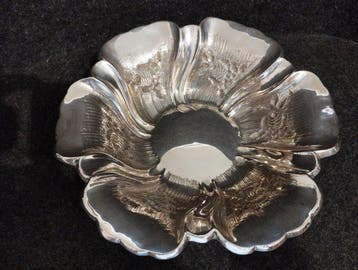 Tafelmiddenstuk (3) - Zilver - Beker en 2 kannen van zilver, Antiek en Kunst
