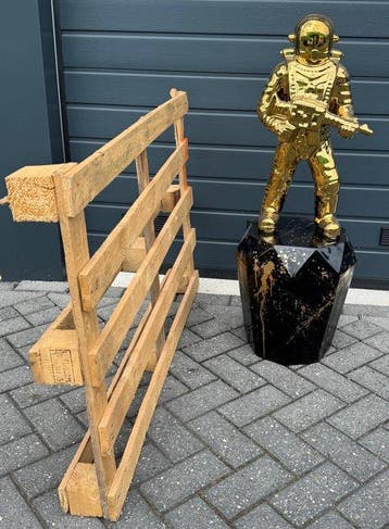 Daluxe Art - 1999 • XXL Gold Spaceman Display 100 cm