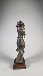Statue en bois dur - Kuyu - République démocratique du Congo, Antiquités & Art