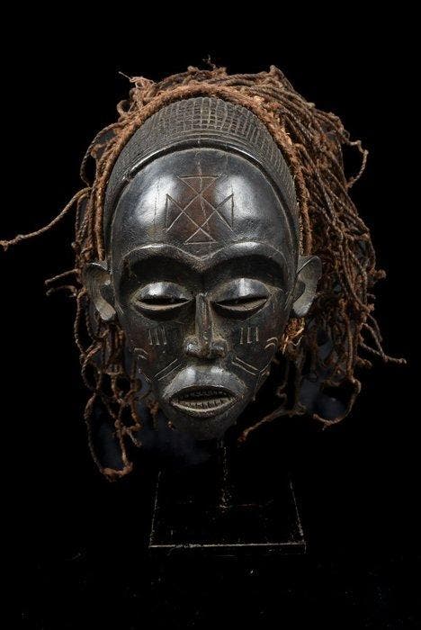 Mwana Pwo masker - Chokwe - DR Congo (Zonder minimumprijs), Antiquités & Art, Art | Art non-occidental