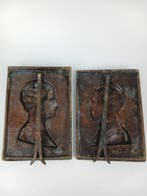 A.Daumont - Plaque (2) - Bronze, Antiek en Kunst