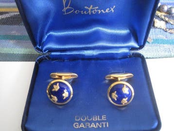 Themacollectie - Herensieraden oa zilveren baar. - Boutonex