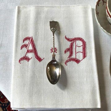5 vroege 20e eeuw; damast linnen servetten met A.D.