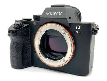 Sony 7R II (Shot: 4998) (Complete with all accessories), Nieuw