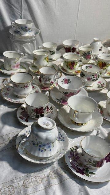 elisabethan - Koffie- en theeservies (62) - Been, Porselein