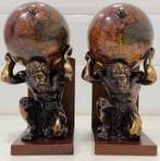 Boekensteunen (2) - Papier-maché, Hout, Metaal