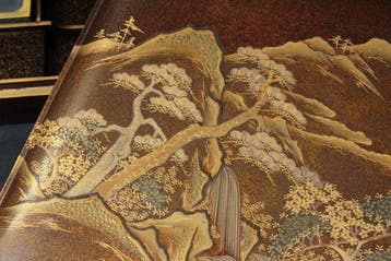 Doos - Suzuribako-schrijfkist met waterval en kersenbloesems