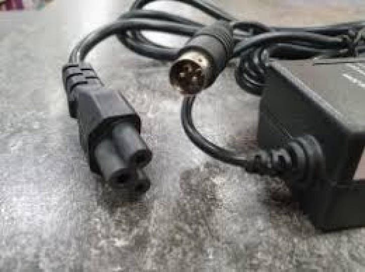 Avtex 220V voeding  met netsnoer - 3 polig - 4A, Informatique & Logiciels, Alimentations de secours (UPS), Enlèvement ou Envoi