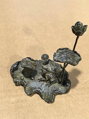 Bronze frogs and lotus sculpture/tea ceremony ornament –