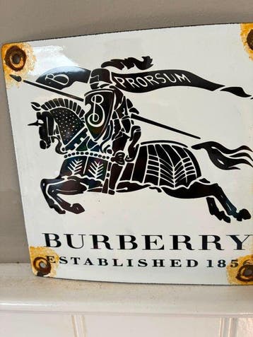 Burberry emaille reclamebord – Equestrian Knight logo – luxe