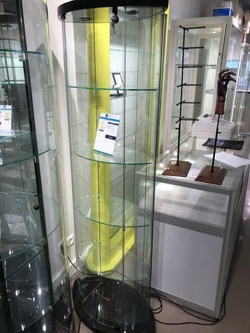 *TIP*  Showroom model vitrinekast nummer 37, Ophalen of Verzenden