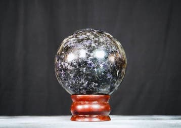 Rare - Pierre d’iolite bleue Spécimen de luxe - Sphère -