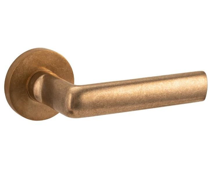 Deurklink op geveerd rozet Padania/Vivo messing antiek, Doe-het-zelf en Bouw, Overige Doe-Het-Zelf en Bouw, Nieuw