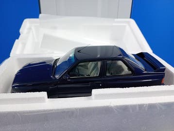 OTTO 1:18 - Voiture de sport miniature - BMW M3 E30